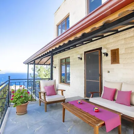 Refreshing With Sea View And Backyard Surrounded By Nature In Kas Apartament