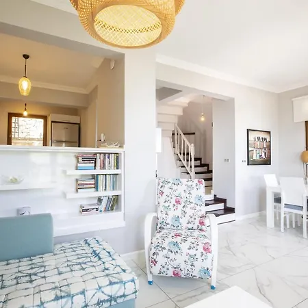 Refreshing With Sea View And Backyard Surrounded By Nature In Kas