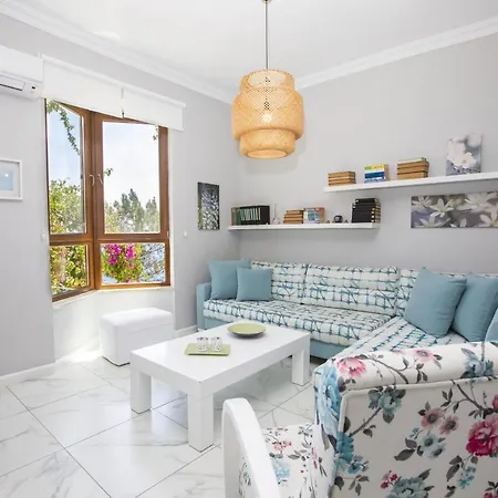Refreshing With Sea View And Backyard Surrounded By Nature In Kas