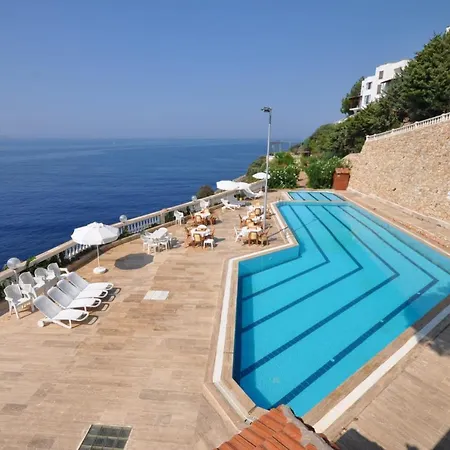 Refreshing With Sea View And Backyard Surrounded By Nature In Kas *