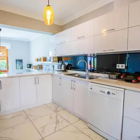 Refreshing With Sea View And Backyard Surrounded By Nature In Kas *