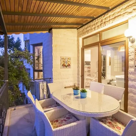 Refreshing With Sea View And Backyard Surrounded By Nature In Kas *